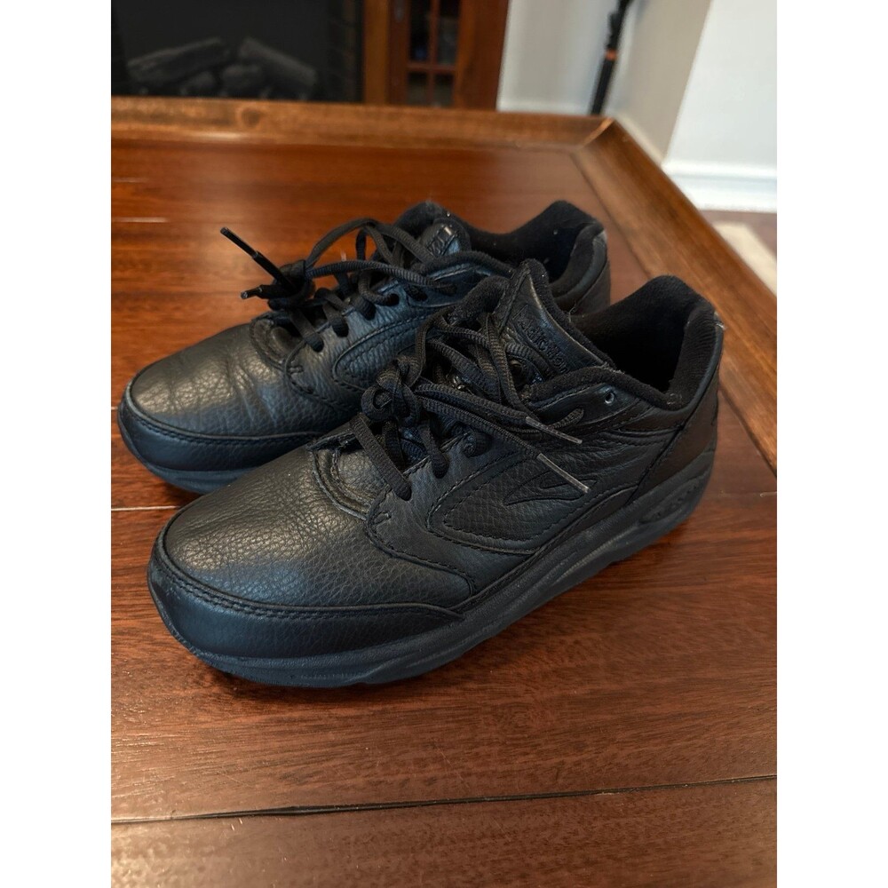 Brooks Addiction Walker Women's Size 7 B Black Leather Shoes Sneakers